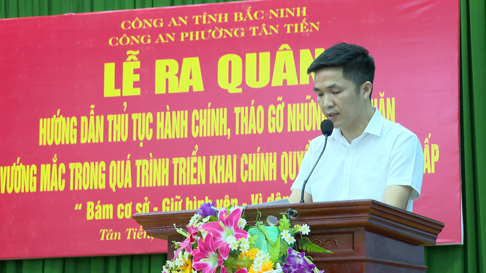 đồng chí Giáp Văn Quý - Phó chủ tịch UBND phường phát biểu chỉ đạo tại hội nghị 